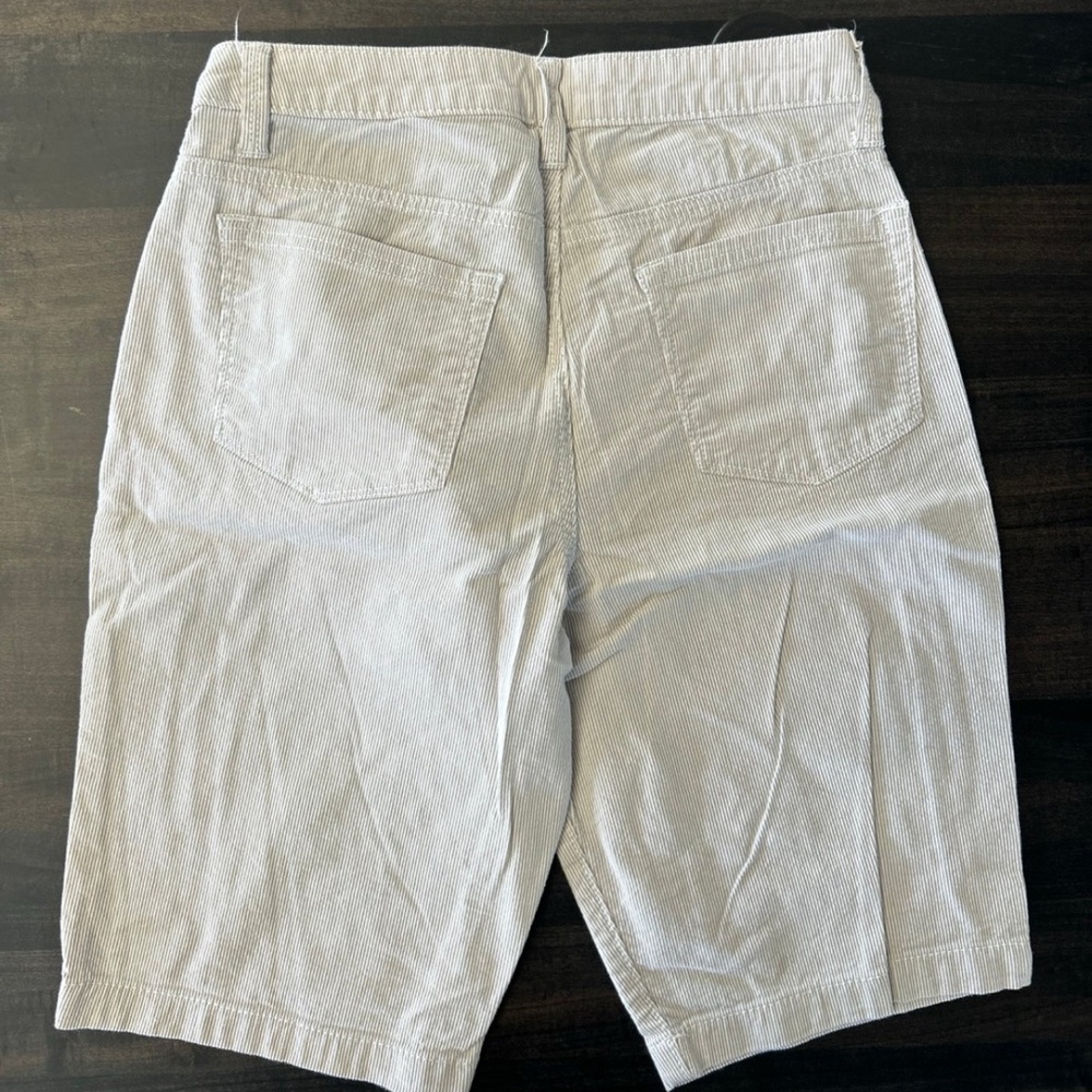 Riders by Lee Women's Shorts in White/light Gray and Blue - Picture 5 of 5